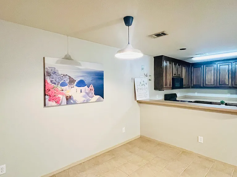 1204 Mulkey Ln — Photo 2