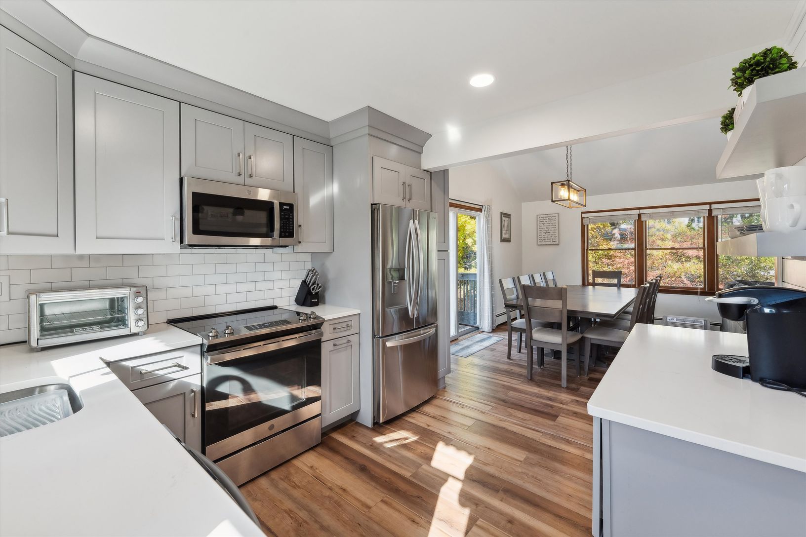  Kitchen With Stainless Steel Appliances
