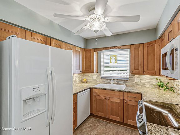 4th image of 220 Bayhead Dr