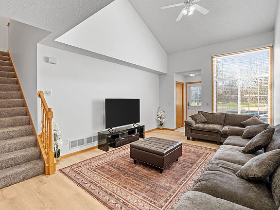 2nd image of 8805 Hastings Cir NE