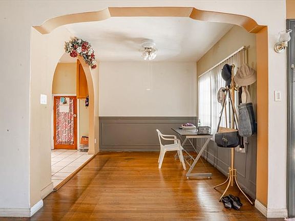 5th image of 6438 Camellia Ave