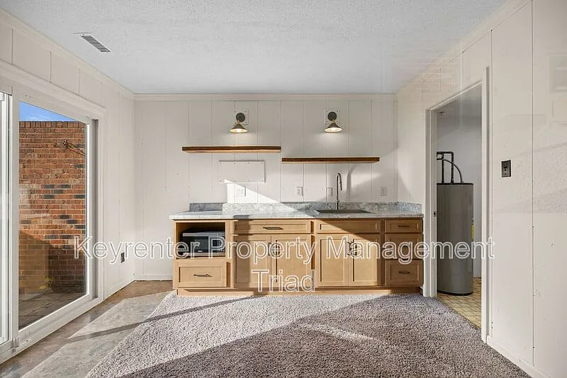 4 bed, 3.5 bath, 2160 sqft, $1,800 — Photo 4
