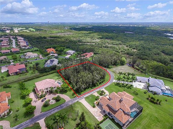 3rd image of 8471 Belle Meade Dr