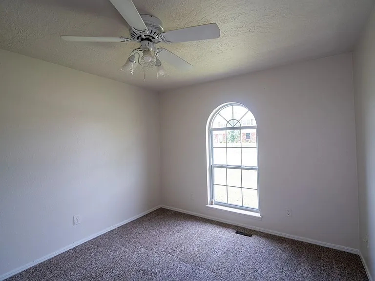 3306 Pheasant Run Rd — Photo 35