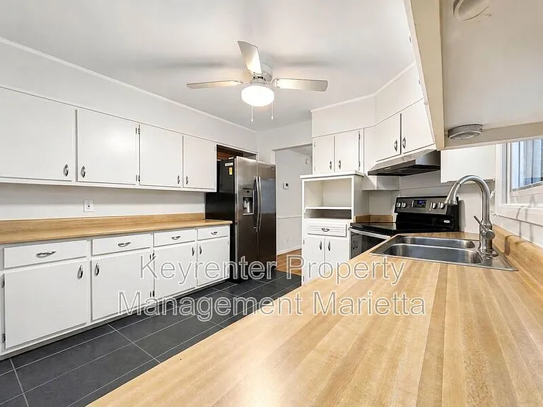 3720 Lake Dr SE — Photo 18
