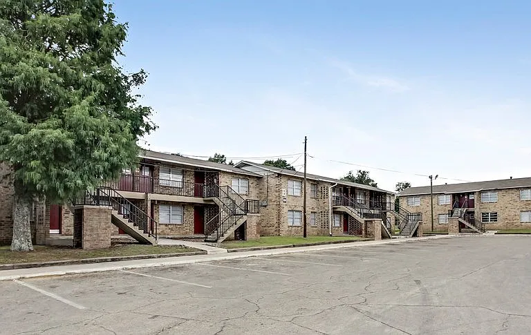 150 SW Bum Gardener Dr — Photo 2