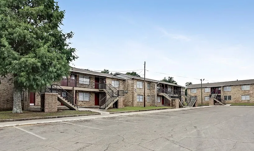 Building Photo - 150 SW Bum Gardener Dr