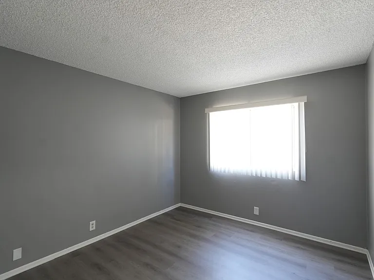 141 W Lambert Rd — Photo 19