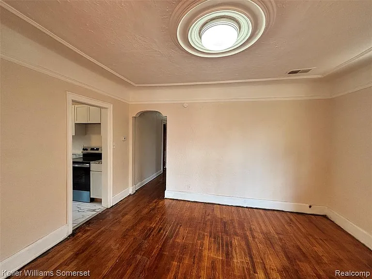 17606 Roselawn St — Photo 6