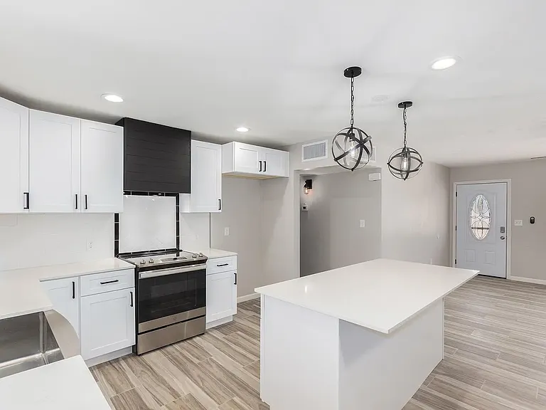 2222 E Blacklidge Dr — Photo 20