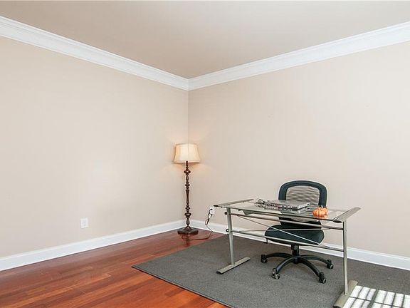 5th image of 106 Berkten Ln