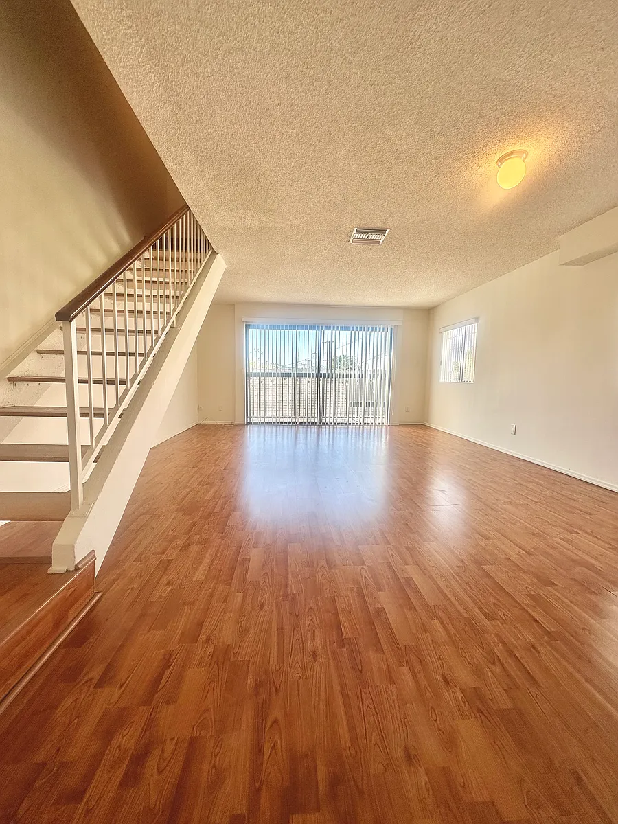 Building Photo - 463 W Wilson Ave #6