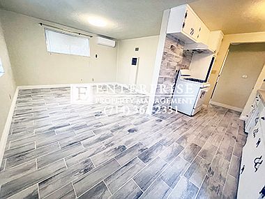 4th image of 937 N Del Valle Ave #0