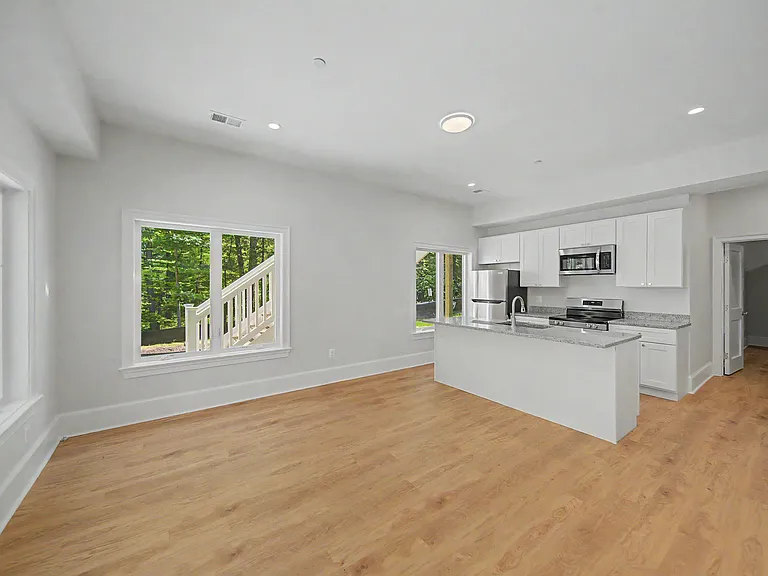 10205 Sorrel Ave — Photo 6
