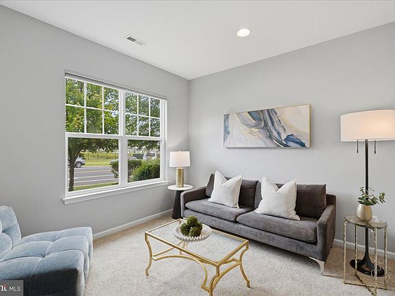 4th image of 44025 Eastgate View Dr