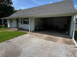 807 W Elm St, Taylorville, IL 62568