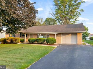 466 Surrey Dr, Lancaster, PA 17601