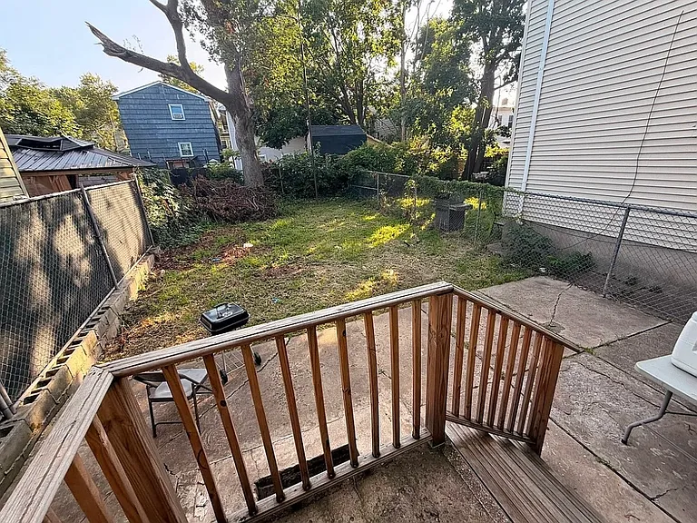 113 Armstrong Ave #1B — Photo 6