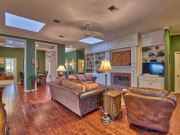 3rd image of 118 Bent Oak Ln