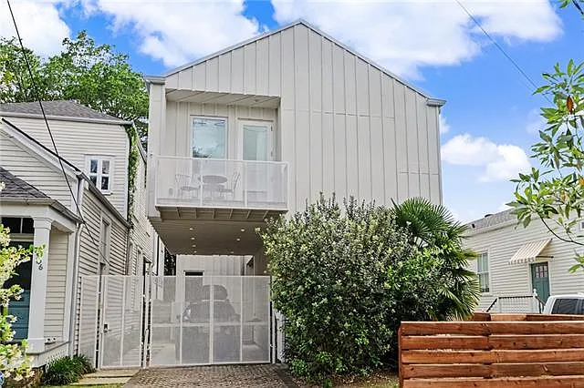 1 bed, 1.0 bath, 733 sqft, $1,700 — Photo 2
