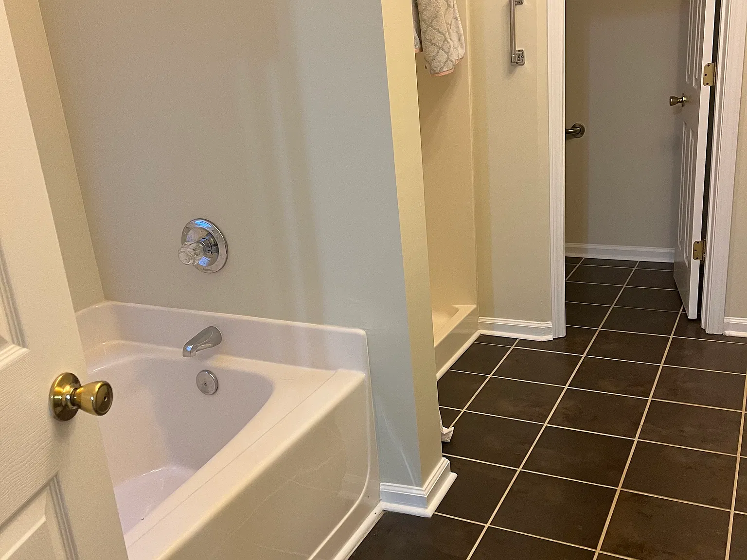 3 bed, 1610 sqft, $900 — Photo 3