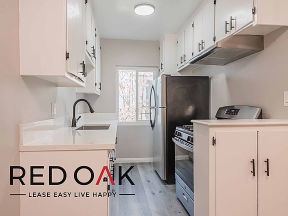4th image of 929 1/2 N Genesee Ave #4