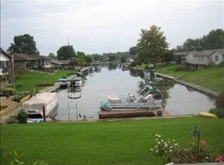 24922 N Shore Dr, Elkhart, IN 46514