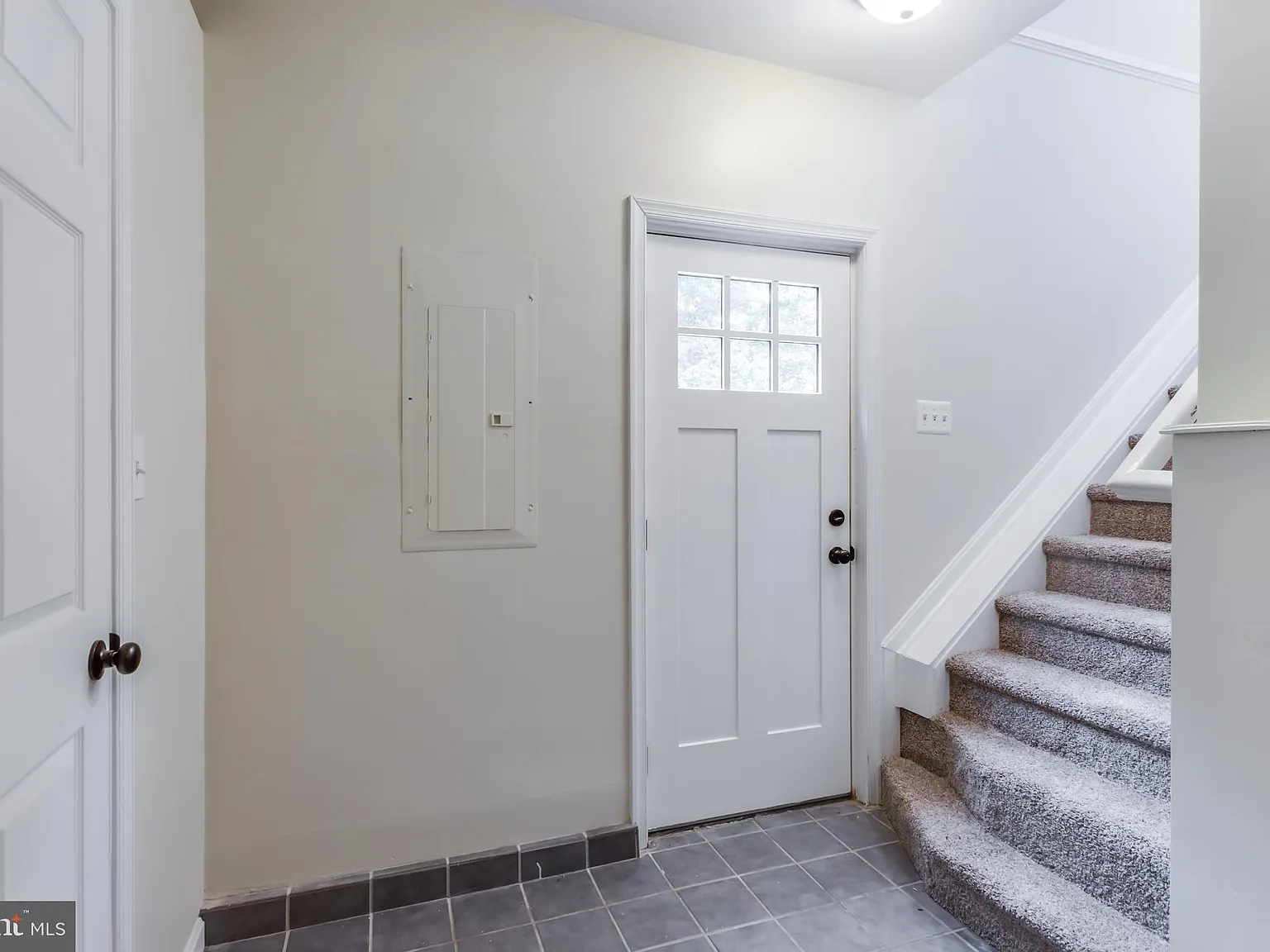 2 bed, 925 sqft, $1,900 — Photo 3
