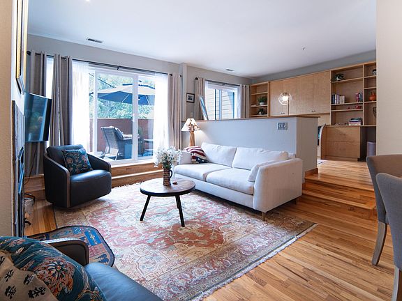 2nd image of 856 Walnut St APT B