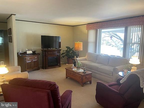 4th image of 232 Somerset St