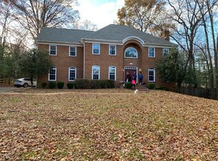 11294 Landy Ln, Great Falls, VA 22066