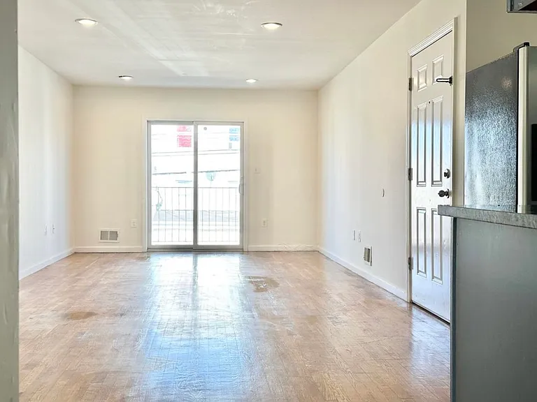119 Armstrong Ave — Photo 3
