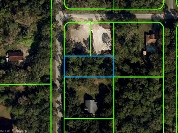 2306 Gresham St, Sebring, FL 33875