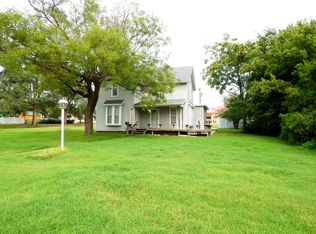 203 E 13th St, Larned, KS 67550