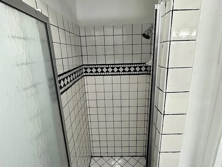11915 Goshen Ave #4 — Photo 5