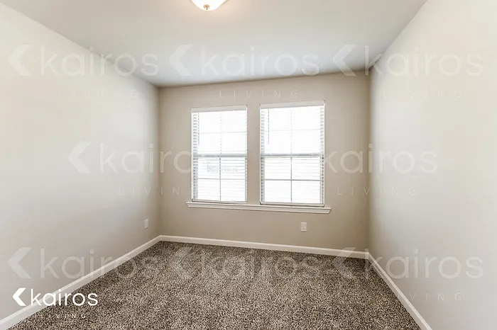 106 Royal Oak St — Photo 7