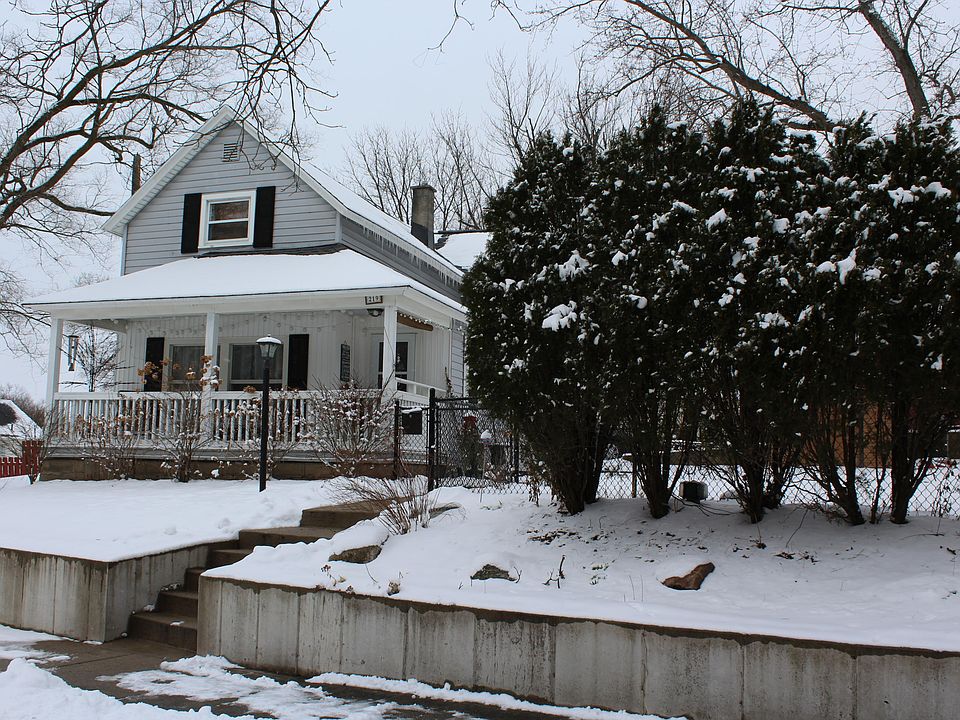 1st image of 219 Graceland St NE