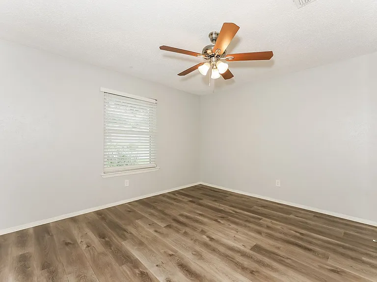 738 Lisa Ln — Photo 11