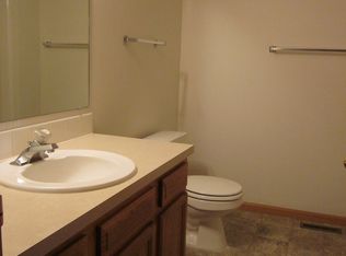 2020 SW 33rd St, Lincoln, NE 68522