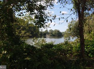 3 Lee Point Ct, Hague, VA 22469