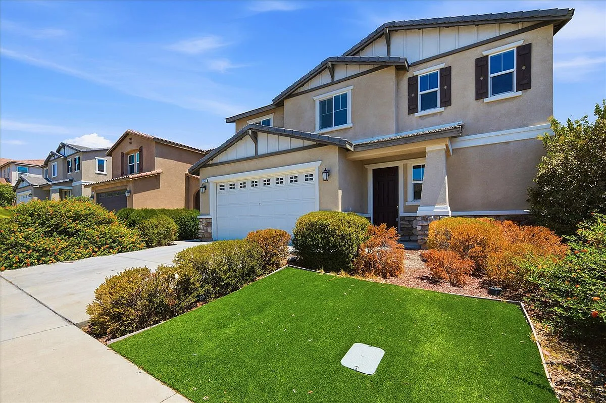 4 bed, 2479 sqft, $3,900 — Photo 4