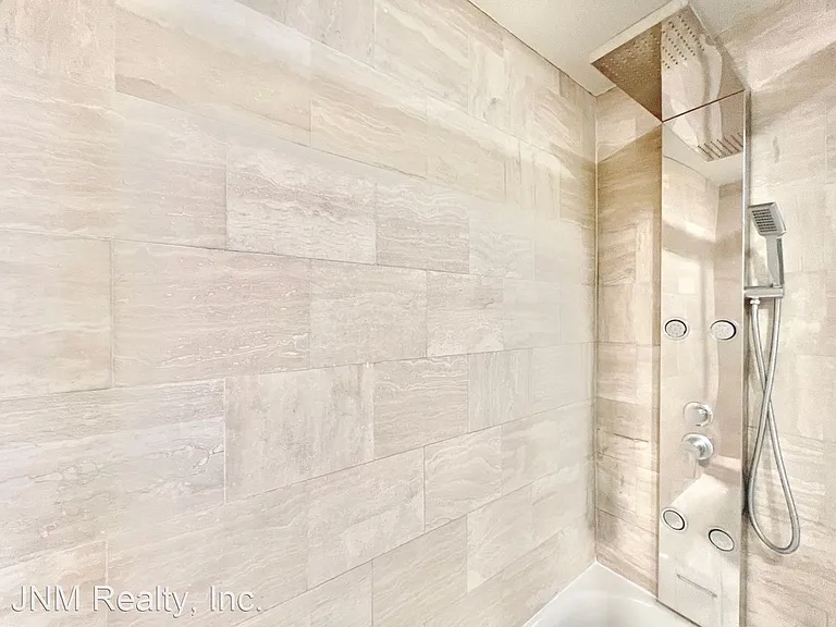 8411 De Longpre Ave #203 — Photo 14
