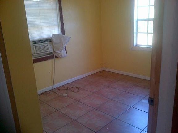 3rd image of 1433 Nw Avenue #D