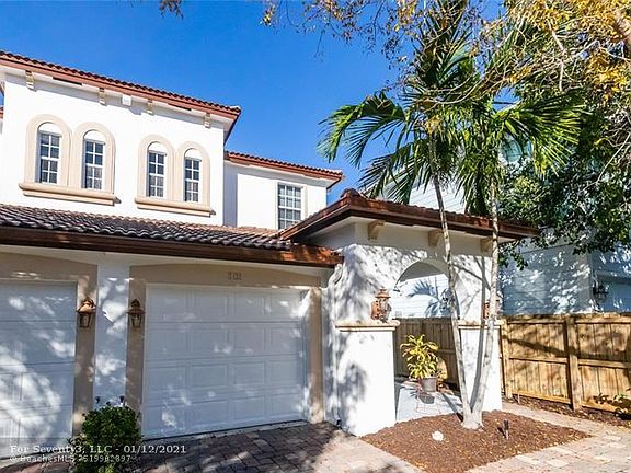 3rd image of 301 SW 10th St #301