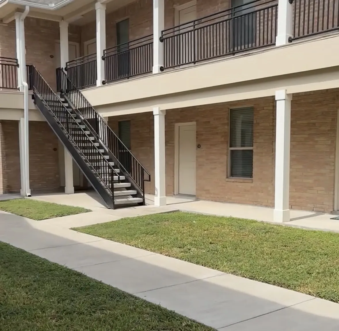 University Apartments — Photo 3