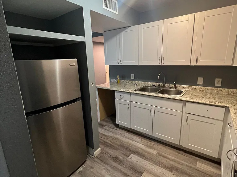 527 E Caney St #M — Photo 8
