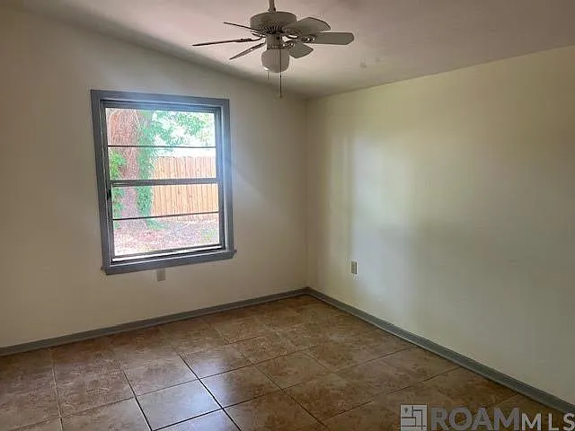 2464 Kensington Dr — Photo 23