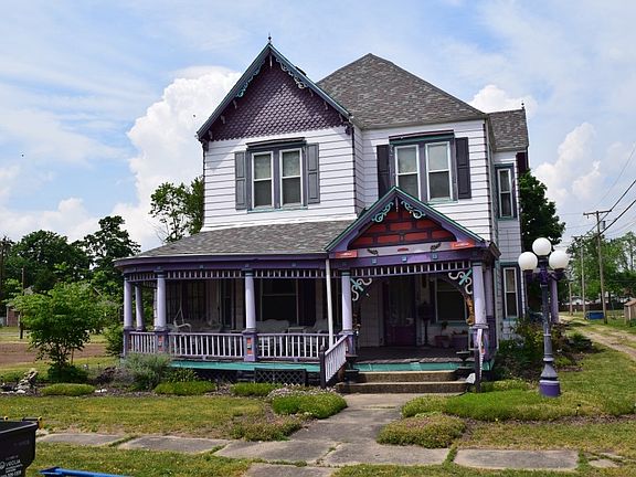 2nd image of 208 W Harrison St
