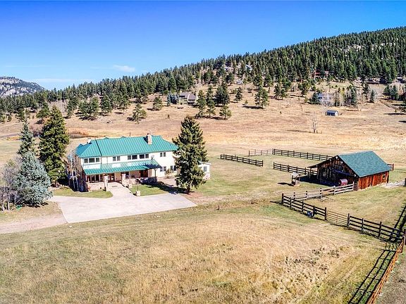 Beautiful Country Living just minutes to downtown Evergreen.