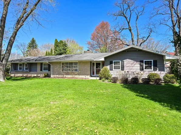 18830 Brookdale DRIVE, Brookfield, WI 53045